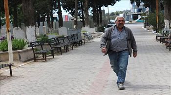 Menemen'de mezar kazıcının hizmet aşkı