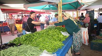 Menemen Semt Pazarı´nda Ramazan Telaşı