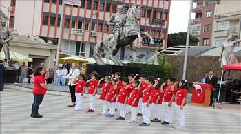 81 İlden Şanlı Bayraklar Menemen´de Sergilendi