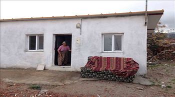 Menemen Kaymakamı Ev Yapımı Tadilatı Yardımlarını Sürdürüyor