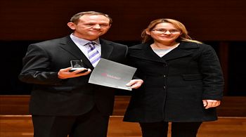  O artık, ?Ödüllü Yazar? GAZETEMİZ YAZARI OKTAY ÖZENGİN ?TARİHE SAYGI ÖDÜLÜ?NÜ ALDI...