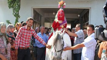 DOĞAKÖY'DE TARİHİ GÜN Efsane düğün geri döndü