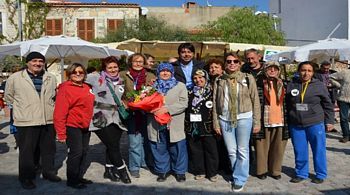 Foça Yeryüzü Pazarı, Dünya Birinciliği Sevincini Foçalılarla Paylaştı 