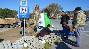 Foça Mersinaki Caddesi'ne Yürüyüş Yolu   