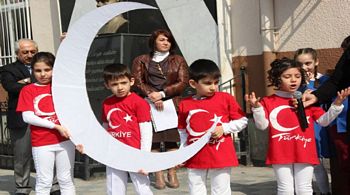 İstiklal Marşımızın Gurur Verici Tablosu 