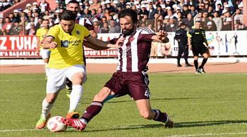 Şampiyonluk ipini eline aldı