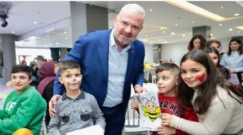 MENEMEN'DE ÖZEL ÇOCUKLARIN KARNE SEVİNCİ YÜREKLERİ ISITTI