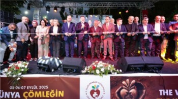 ULUSLARARASI MENEMEN ÇÖMLEK FESTİVALİ'NE GÖRKEMLİ AÇILIŞ